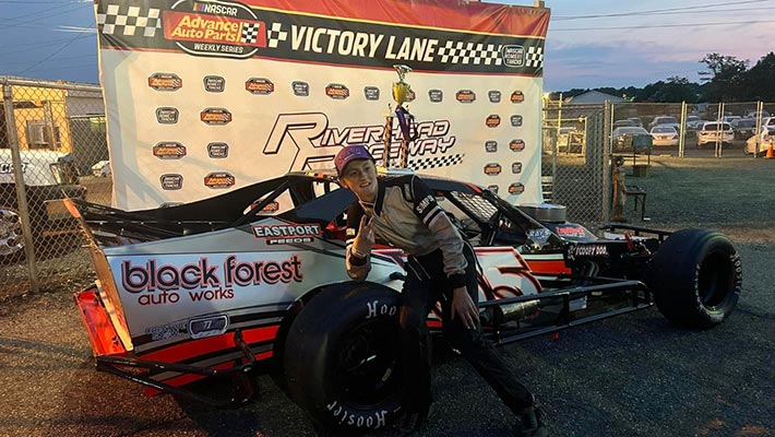 Scoopy-Doo-Sponsors-Riverhead-Raceway-Champion-Chase-Grennan-2